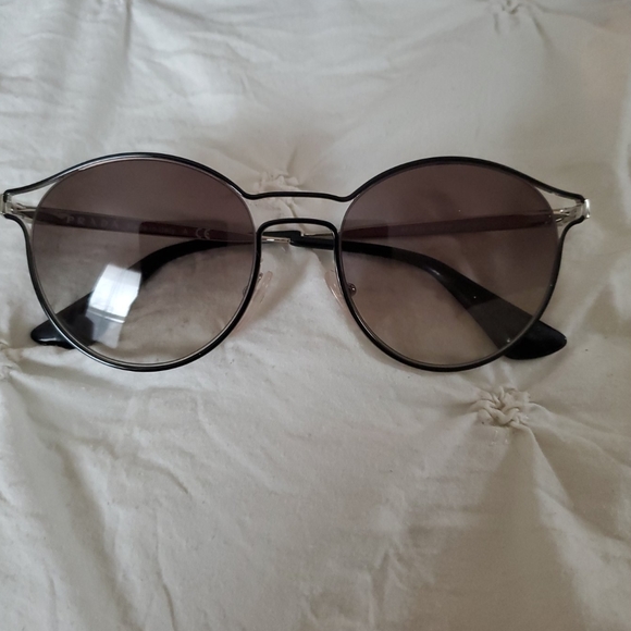 Amazing Prada Gunmetal Sunglasses w/Box Never Worn - Picture 5 of 10